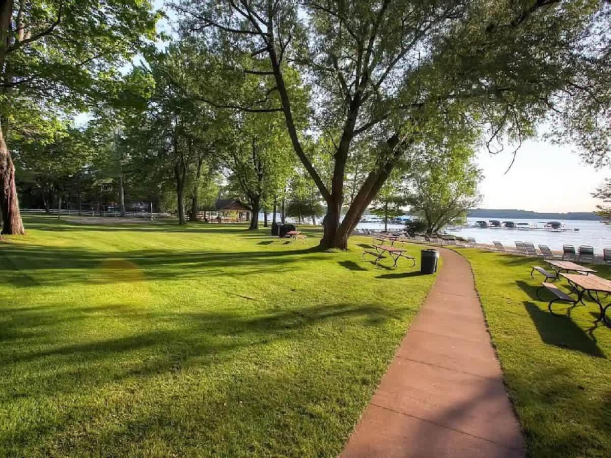 Top Floor Luxury, Sauna, Private Pool, Lake Bellaire Beach, 5 Beds, 4 Full Bath Exteriér fotografie